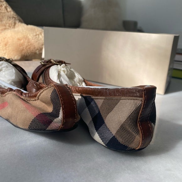 Burberry ballet flats in brand new like condition 7.5 7 - Picture 6 of 12